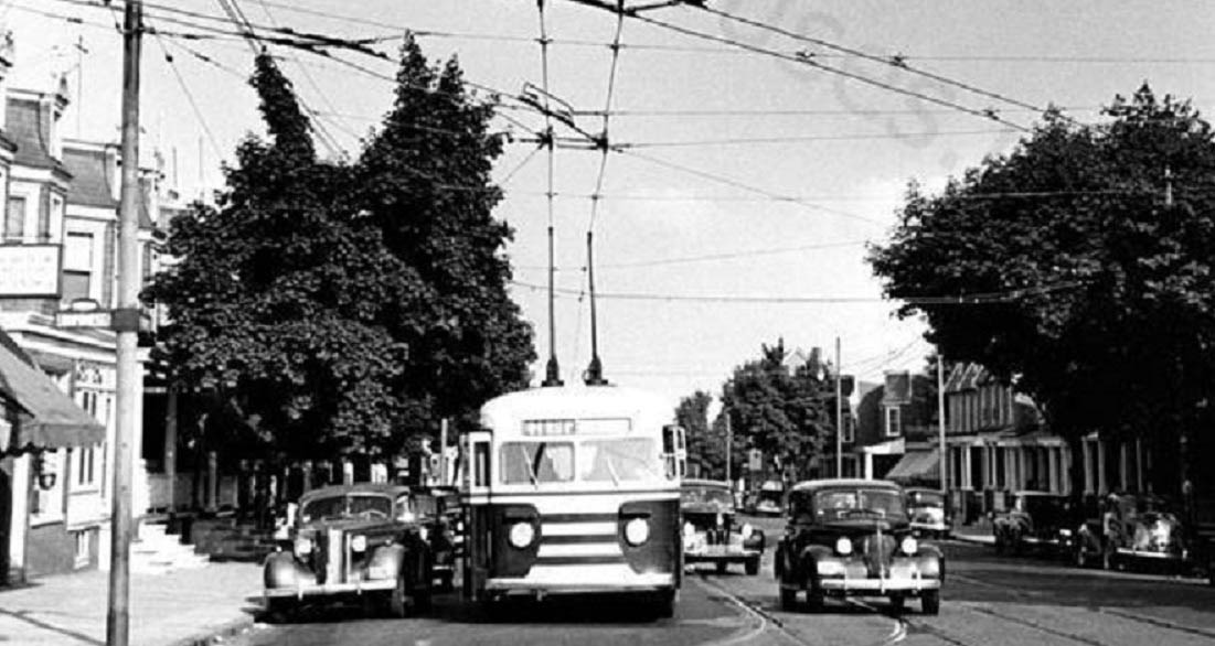 4TH AND DUPONT STRTEETS IN WILM DE CIRCA 1930S