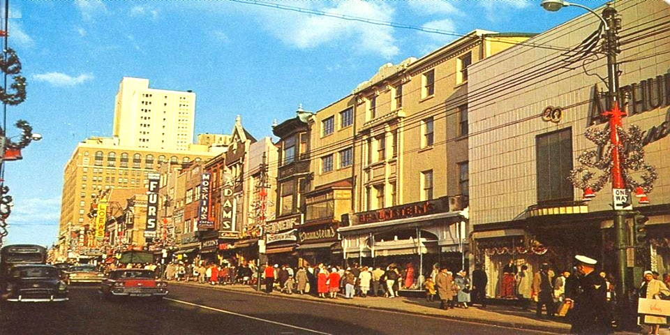 7th and Market Streets during the day looking north in Wilmington Delaware 1960