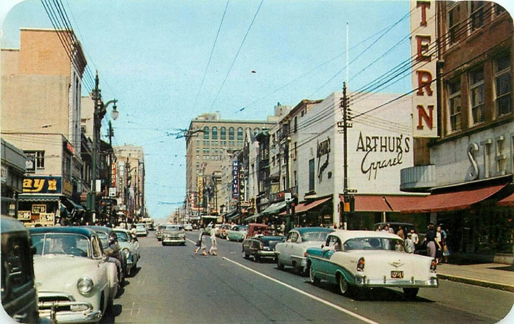 AUTHORS CLOTHING STORE 7th and Market Street in WILM DE mid 1950s