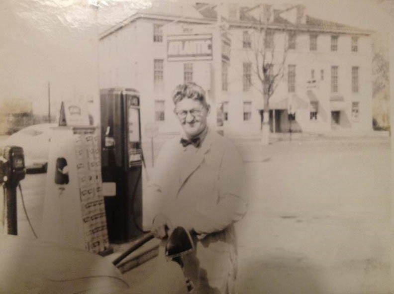 Bob McFarlin in his Atlantic gas station across the street from Deer Park Tavern circa