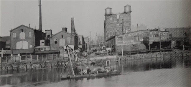 CHRISTIANA RIVER NEAR ORANGE STREET IN WILMINGTON DE EARLY CIRCA 20TH CENTURY