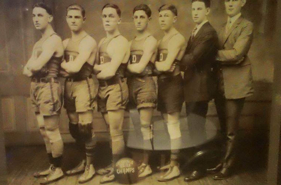 DEFINACE MENS BASKETBALL CLUB TEAM IN WILMINGTON DE 1920s