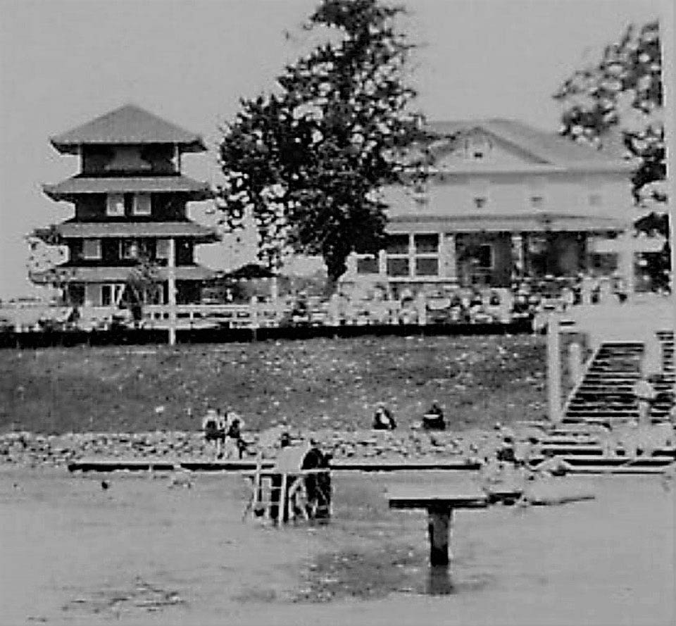 Deemer Beach along Delaware River just below New Castle DE circa 1920s
