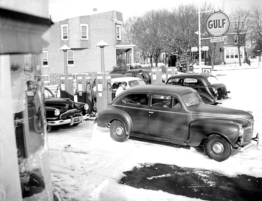 DELAWARE GULF GAS STATION IN WILMINGTON DE 1942