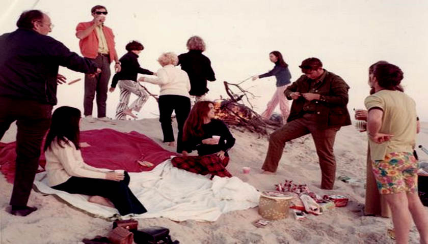 DEWEY BEACH DELAWARE PARTY ON THE BEACH IN THE 1960s
