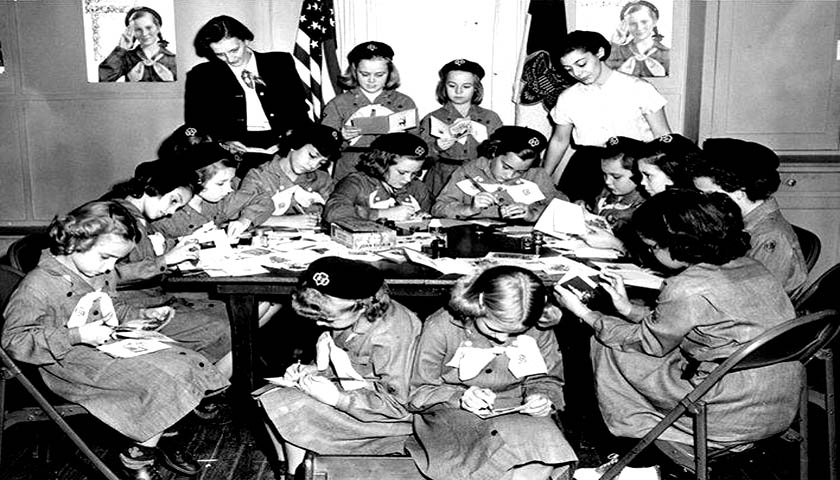 GIRL SCOUT TROOP IN DELAWARE 1950s