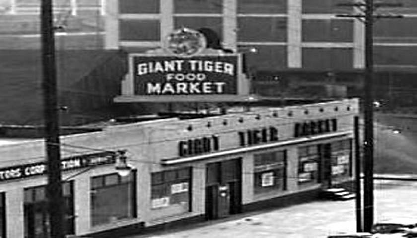 Giant Tiger Market grocery store on 2nd and French Streets in Wilmington DE 1944