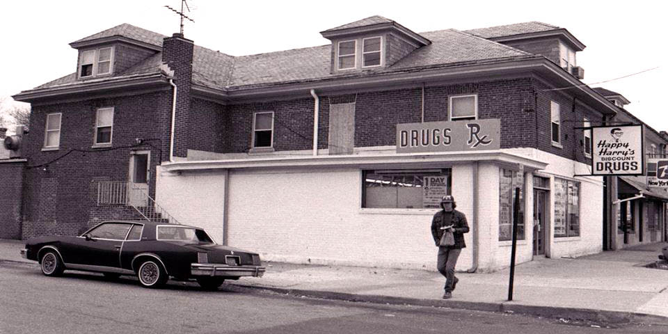 HAPPY HARRYS PHARMACY IN 5 POINTS DELAWARE CIRCA 1990s