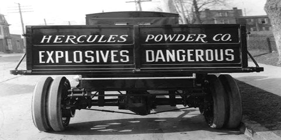 HERCULES POWEDER CO TRUCK IN WILMINGTON DE CIRCA 1920s