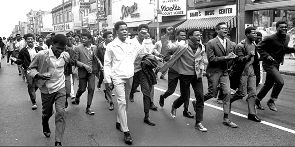 HIGH SCHOOL STUDENTS MARCH DOWN MARKET STREET IN WILMINGTON DE APRIL 1968