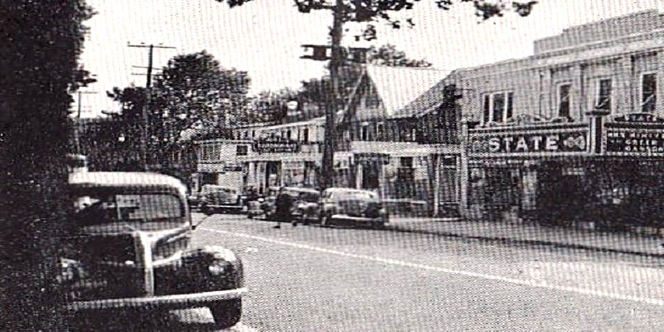 Main Street near the State Theater in Newark Delaware circa 1942