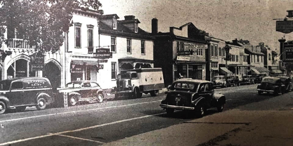 NEWARK DELAWARE MAIN STREET OLD PRINT FROM THE 1940s