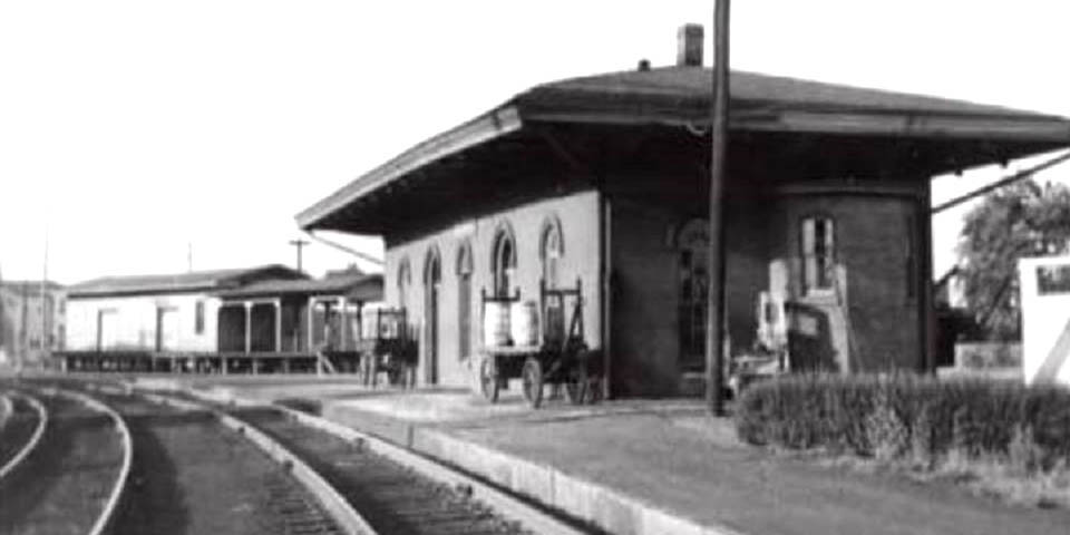 Passenger Train Station at 8th and Young Streets in New Castle Delaware 1941