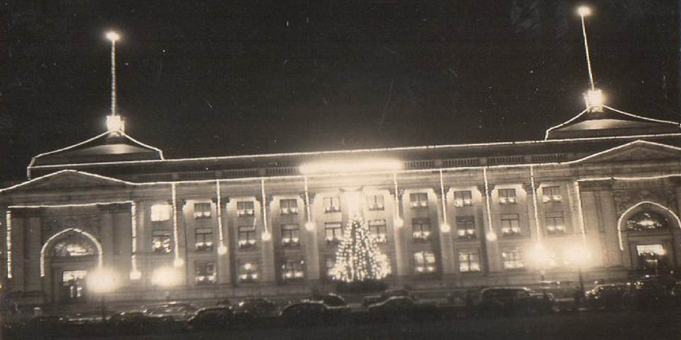 RODNEY SQUARE COURT HOUSE AT CHRISTMAS IN WILMINGTON DELAWARE 1930s