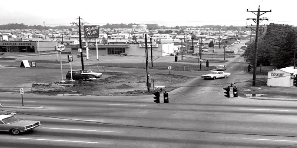 Robert Hall store in Prices Corner Delaware near Kirkwood Hwy on Greenbank Road and Centerville Road 1966