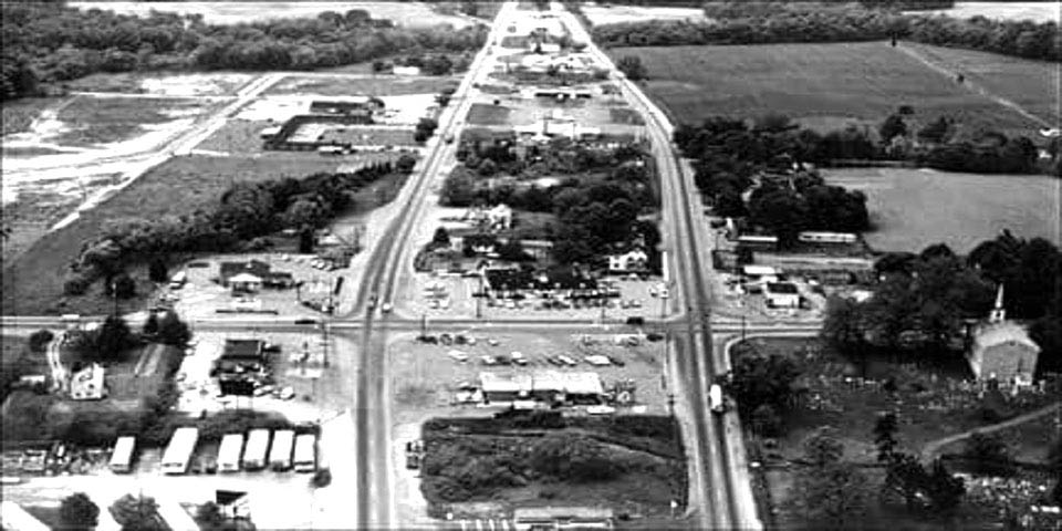 SHERWOOD DINER AND OTHER BUSINESSES IN GLASGOW DELAWARE AERIAL PHOTO CIRCA MID 1970s