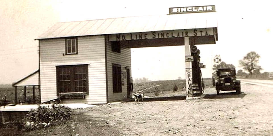 Sinclair Gas Station along Route 40 on the Delaware-Maryland Line in 1935 - 1