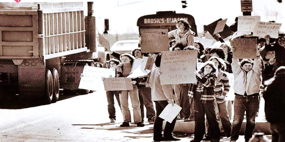 Stanton Jr High School in Delaware busing protest photo 1978