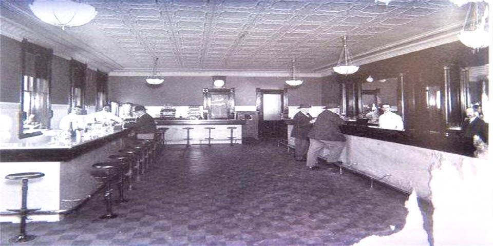 Stoeckle Hotel Bar in Wilmington Delaware circa 1910
