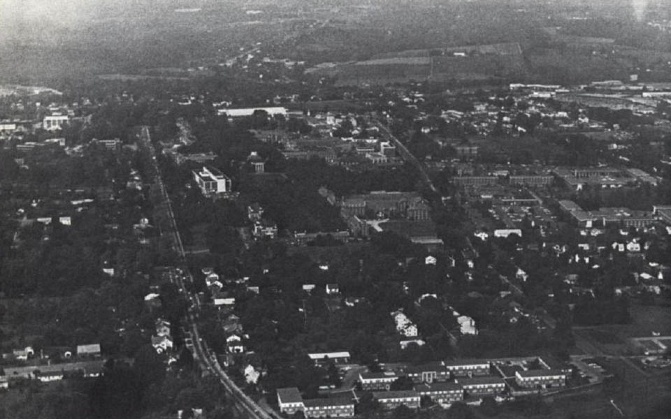 UNIVERSITY OF DELAWARE AERIAL VIEW IN 1972