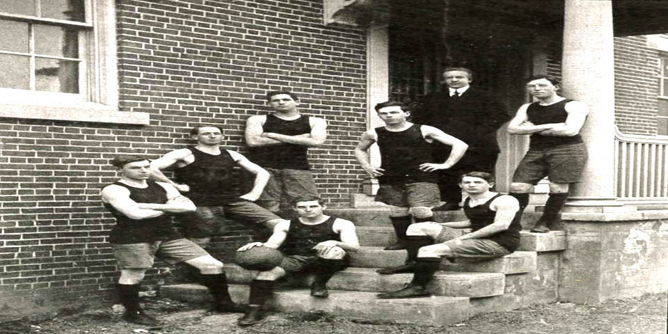 University of Delaware BASKETBALL TEAM IN 1908