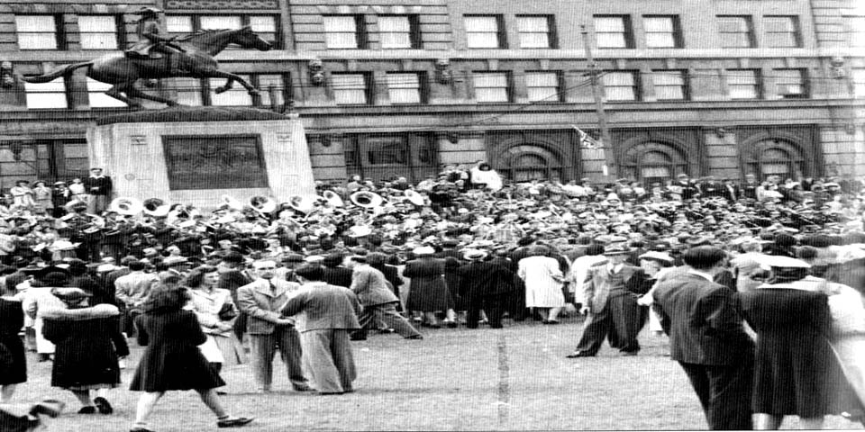 VJ - Victory Japan - Day on Rodney Square in Wilmington Delaware on August 13th 1945