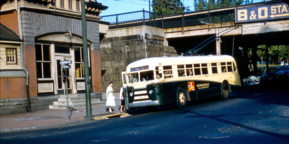 WILMINTON DELAWARE B AND O TRAIN STATION ON DELAWARE AVE AND NORTH DUPONT STREET 1950s