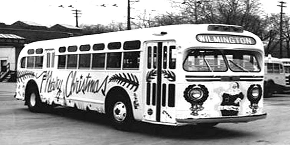 WILMINGTON DELAWARE BUS WITH CHRISTMAS AD CIRCA 1960s