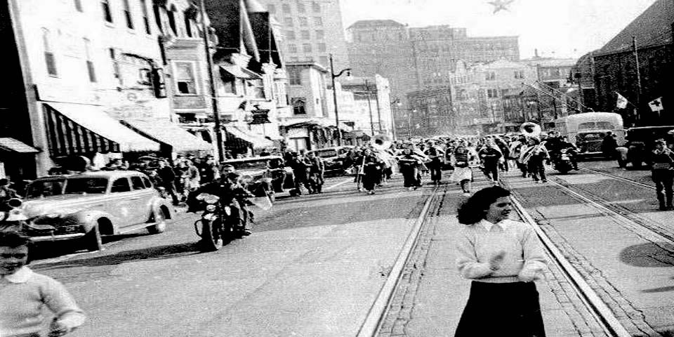 WILMINGTON HIGH SCHOOL BAND ON DELAWARE AVE IN WILMINGTON DELAWARE 1939 - B