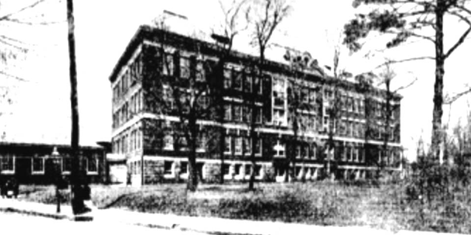 WILMINGTON HIGH SCHOOL DELAWARE AVE AND MONORE STREETS IN WILMINGTON DELAWARE CIRCA - A