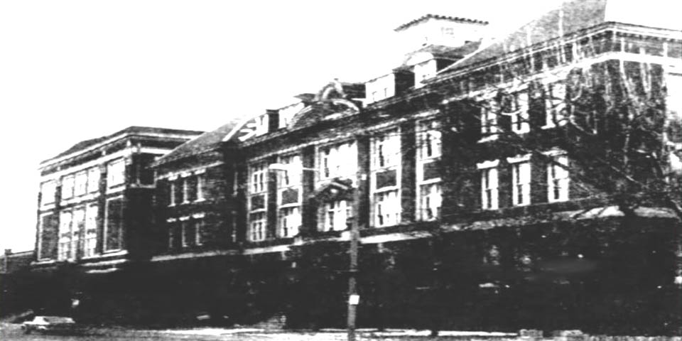 WILMINGTON HIGH SCHOOL DELAWARE AVE AND MONORE STREETS IN WILMINGTON DELAWARE CIRCA - B