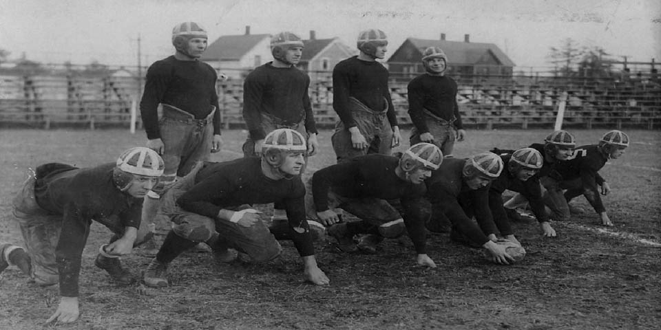 WILMINGTON HIGH SCHOOL FOOTBALL OFFENSE IN WILMINGTON DELAWARE CIRCA EARLY 1920s