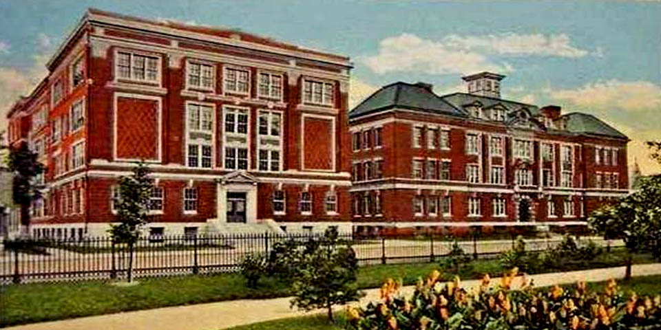 WILMINGTON HIGH SCHOOL POSTCARD ON DELAWARE AVENUE IN WILMINGTON DE CIRCA